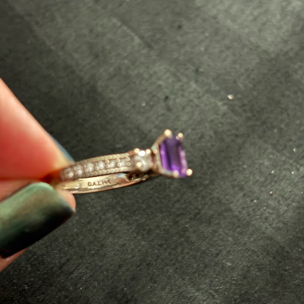 Beautiful Amethyst Ring - Picture 5 of 10